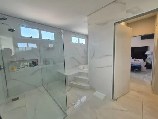 Banheiro com banheira