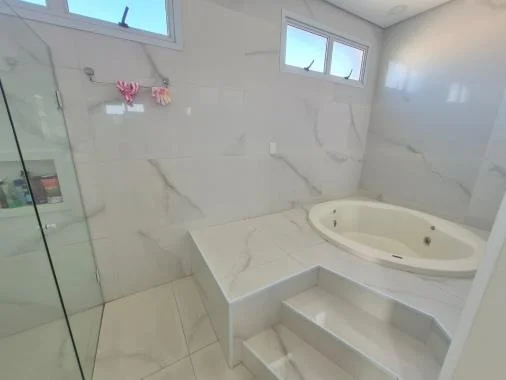 Banheiro com banheira